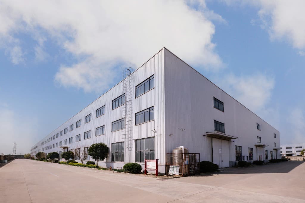 EONOVA's own factory: high-voltage insulation manufacturing and testing